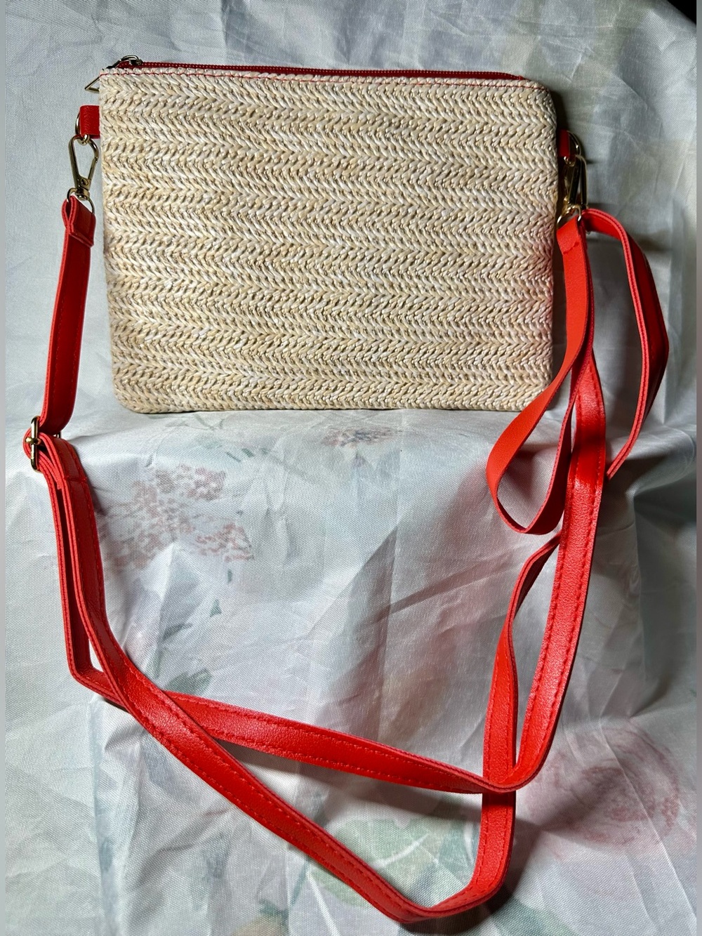 Gucci Natural Straw Tote with Red Embroidered Logo GWP/ Novelty Gift NWT - Picture 3 of 9